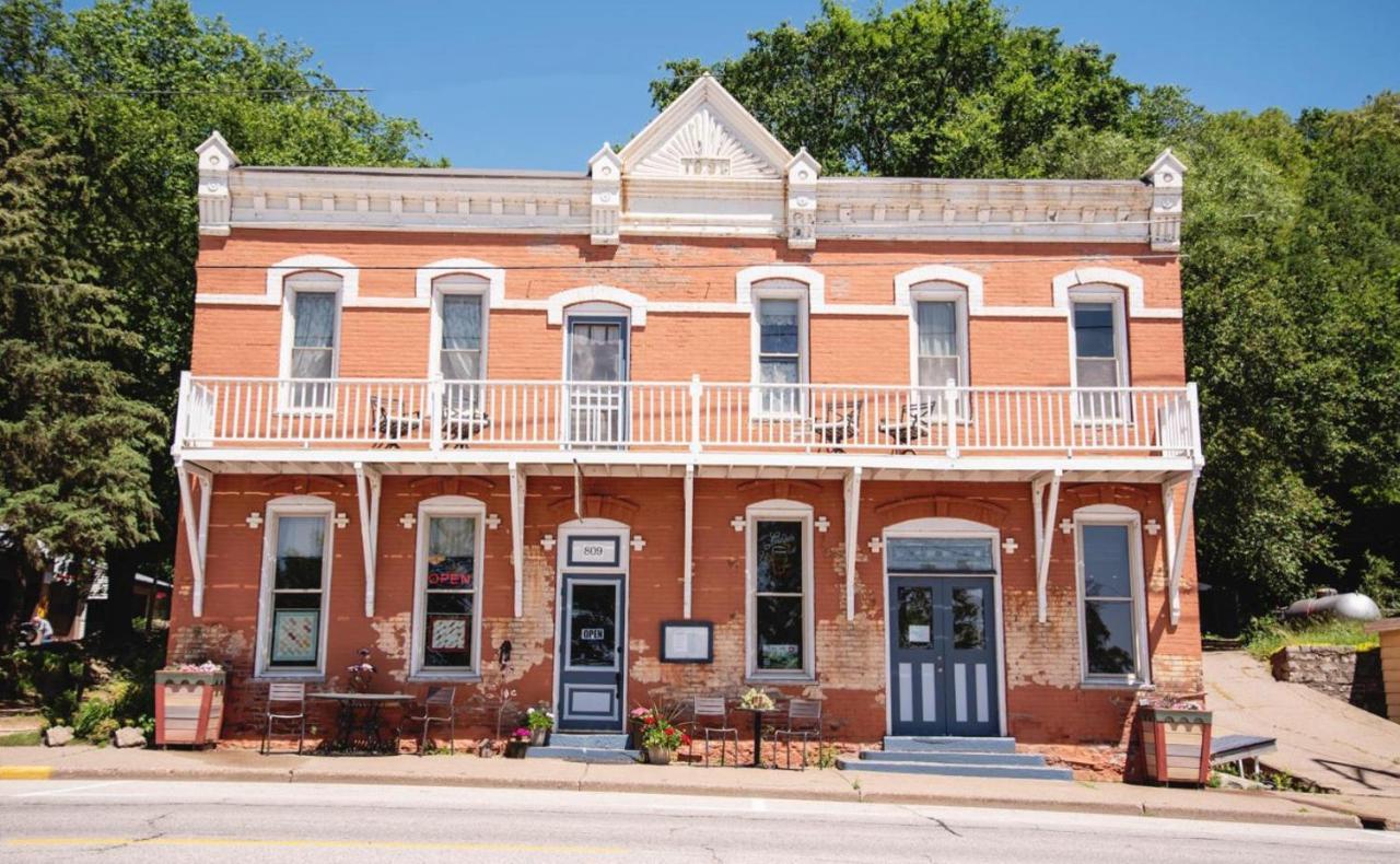 The Burlington Hotel & Bar - Alma Wi Exterior photo