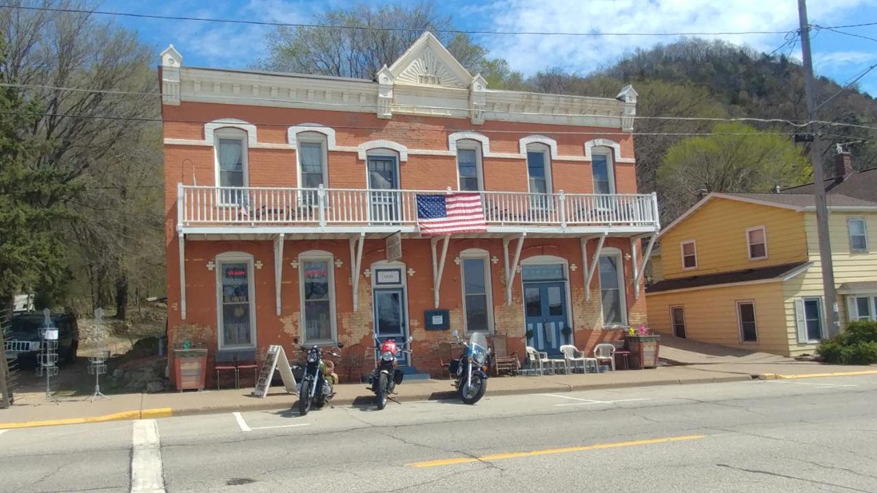The Burlington Hotel & Bar - Alma Wi Exterior photo
