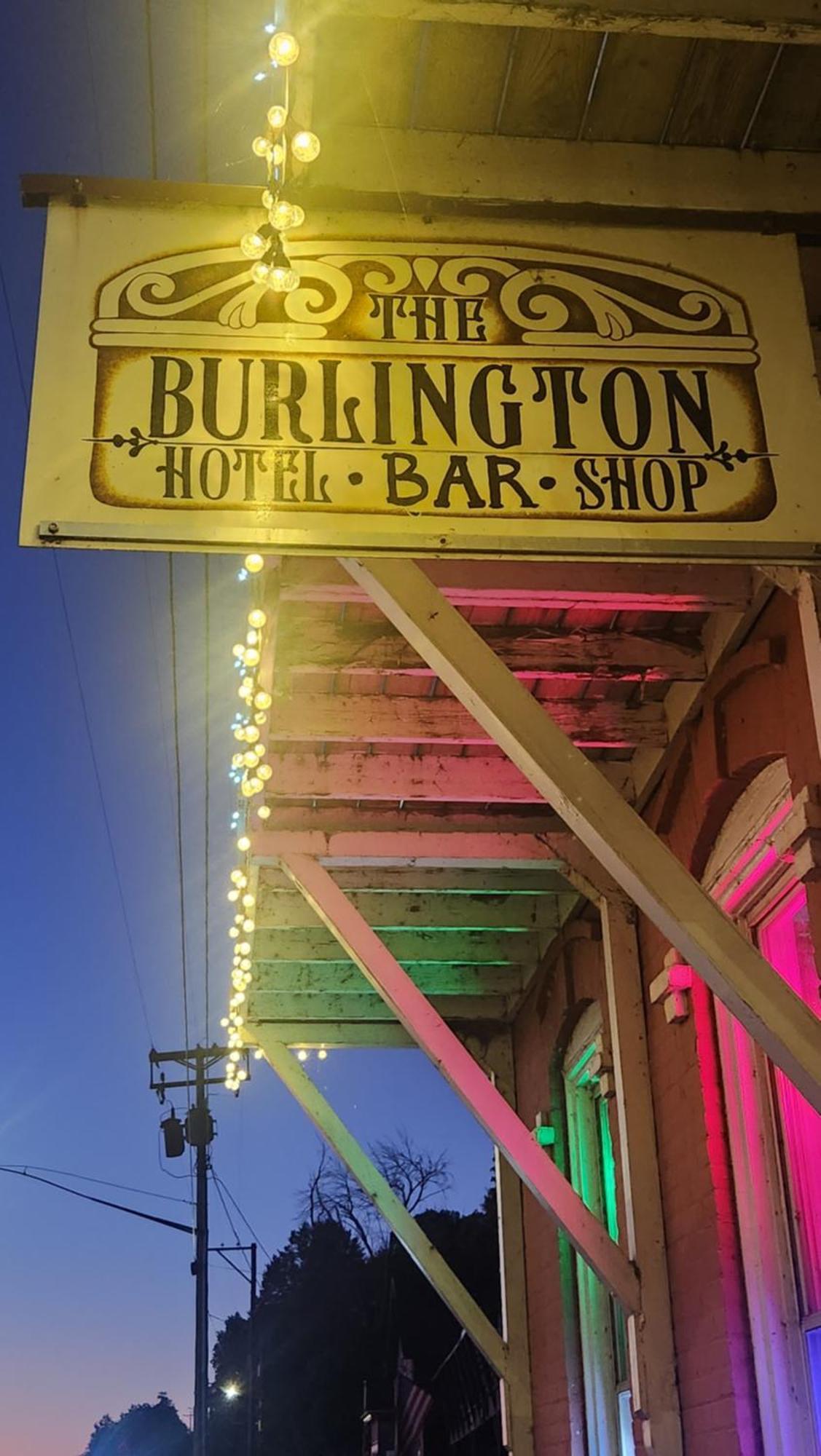 The Burlington Hotel & Bar - Alma Wi Exterior photo